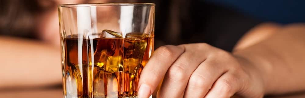 naltrexone-and-glass-of-alcohol